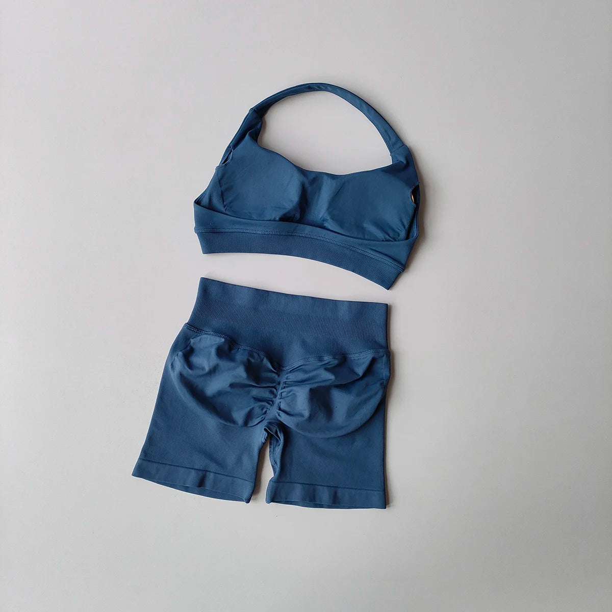 2-Piece Women’s Seamless Yoga Set – Sports Bra & Shorts