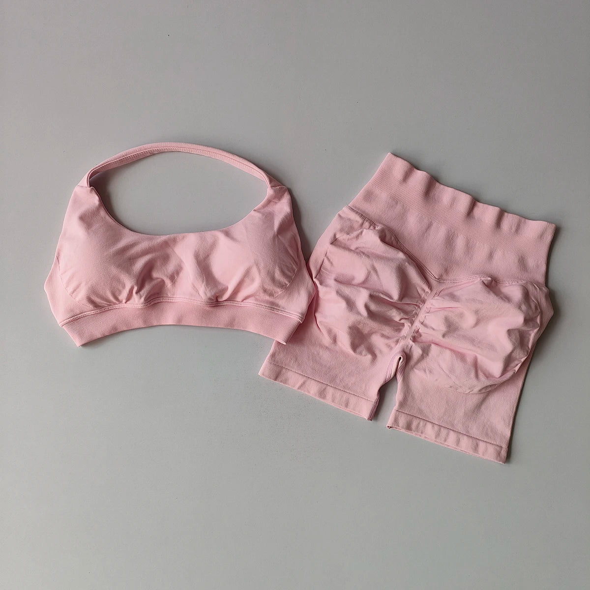 2-Piece Women’s Seamless Yoga Set – Sports Bra & Shorts