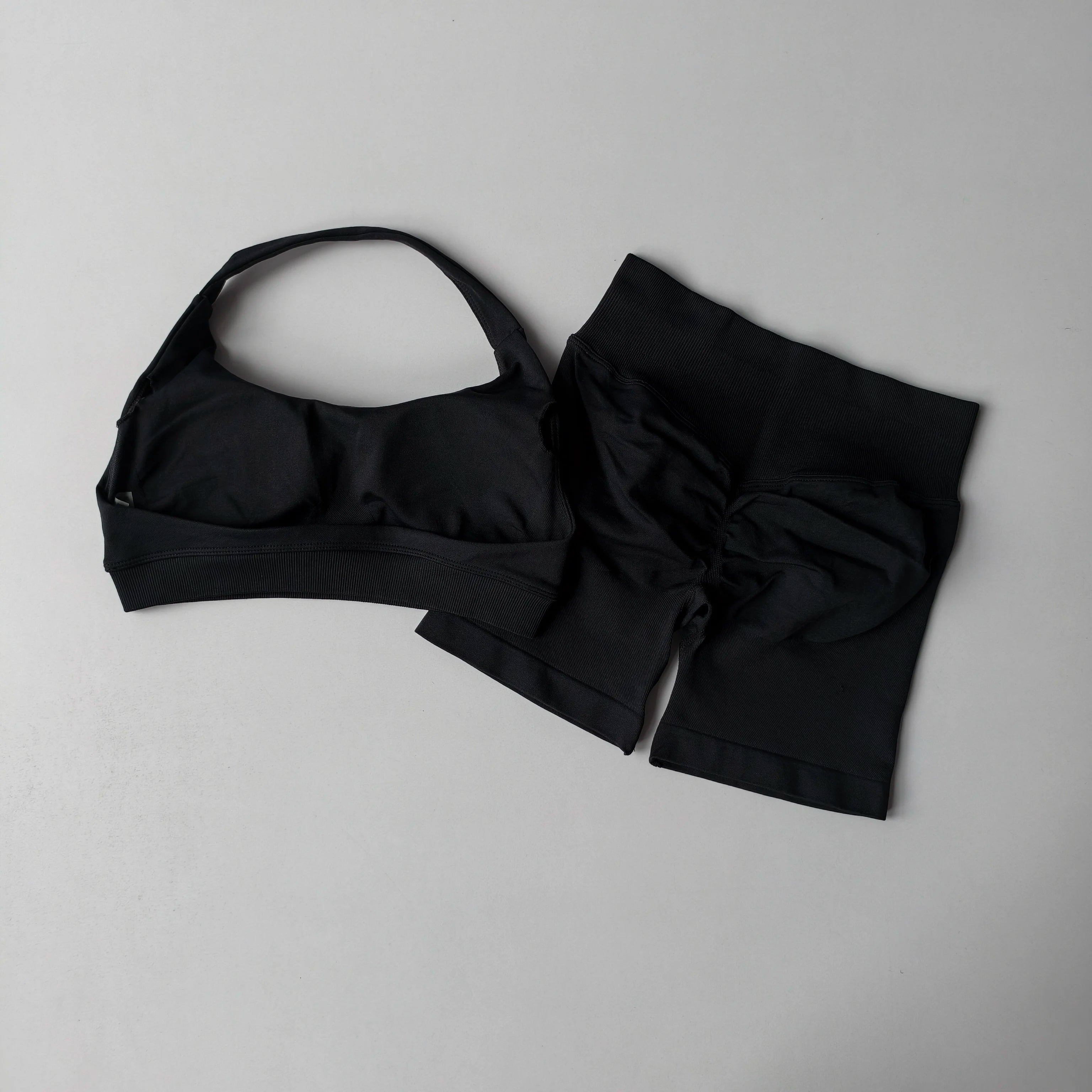 2-Piece Women’s Seamless Yoga Set – Sports Bra & Shorts