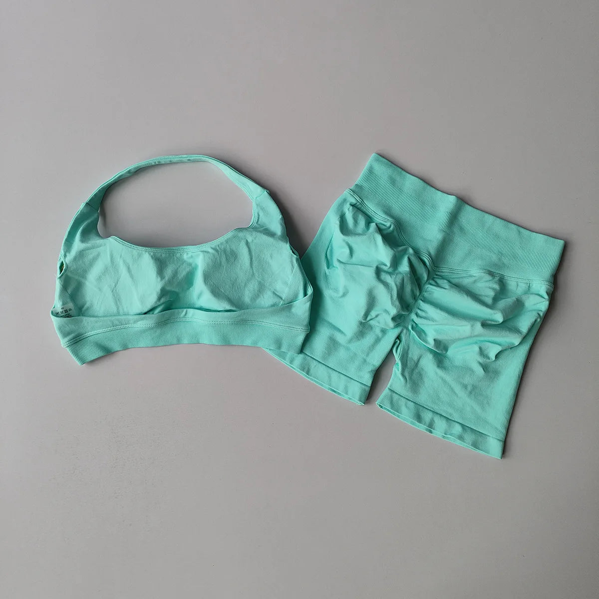 2-Piece Women’s Seamless Yoga Set – Sports Bra & Shorts