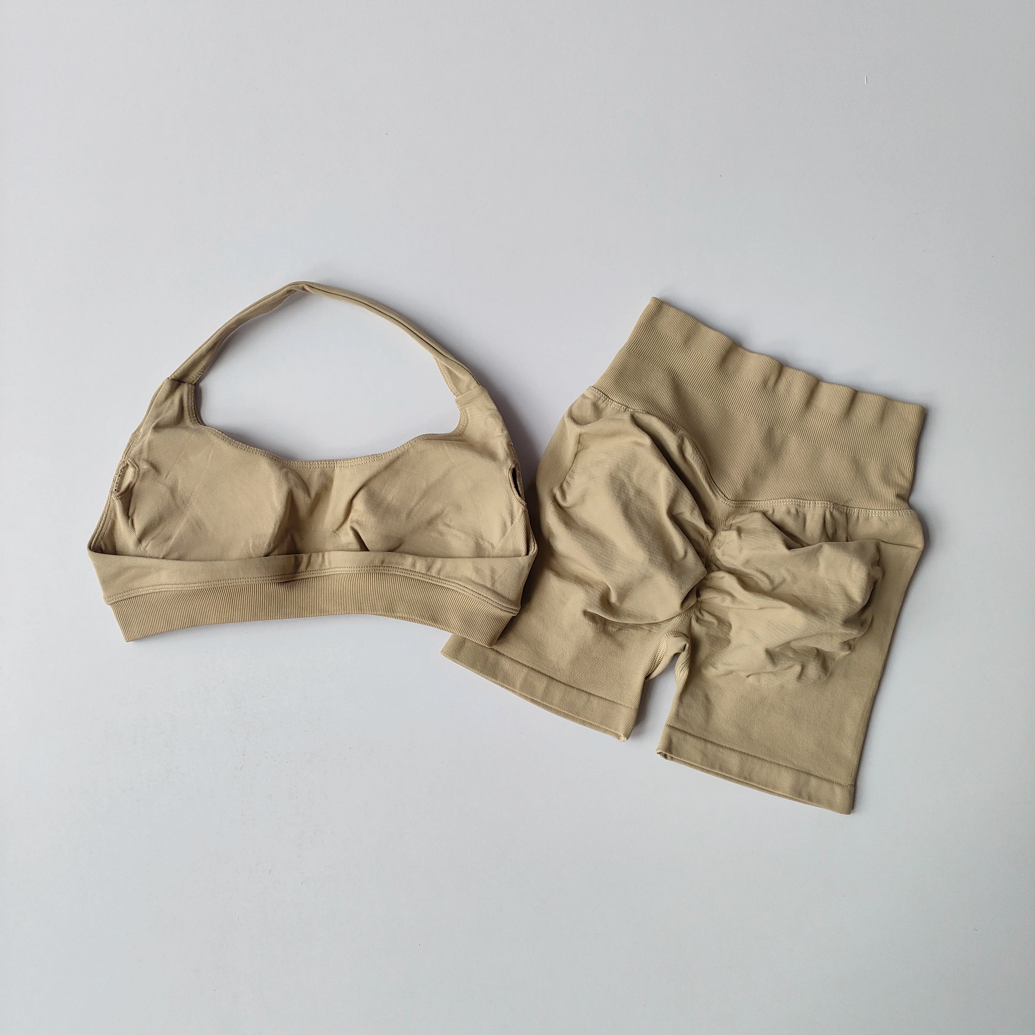 2-Piece Women’s Seamless Yoga Set – Sports Bra & Shorts