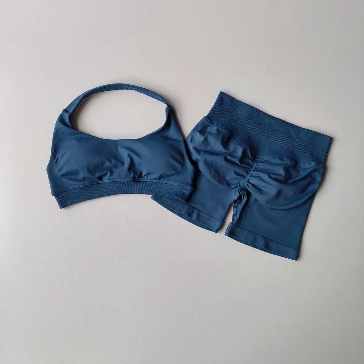 2-Piece Women’s Seamless Yoga Set – Sports Bra & Shorts