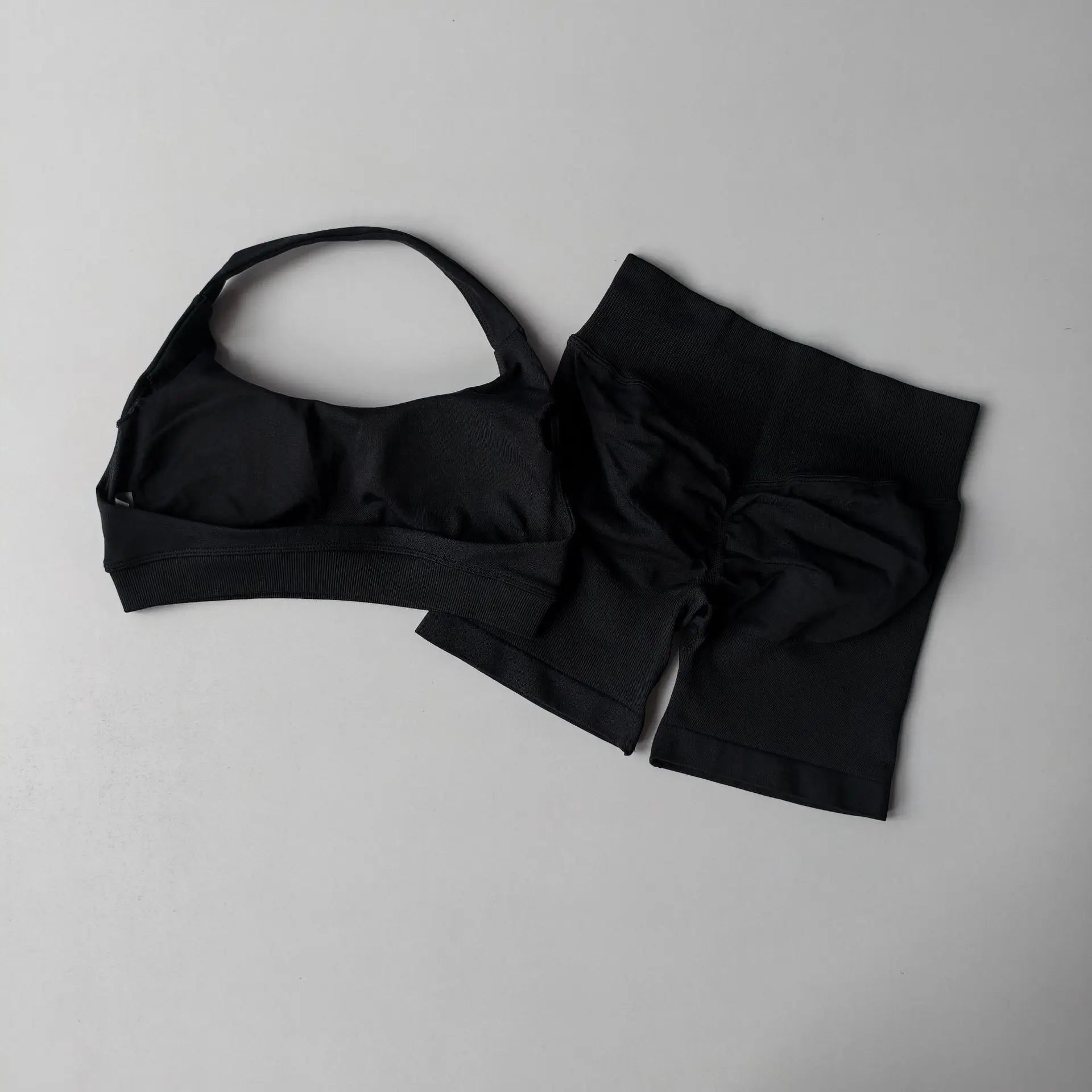 2-Piece Women’s Seamless Yoga Set – Sports Bra & Shorts