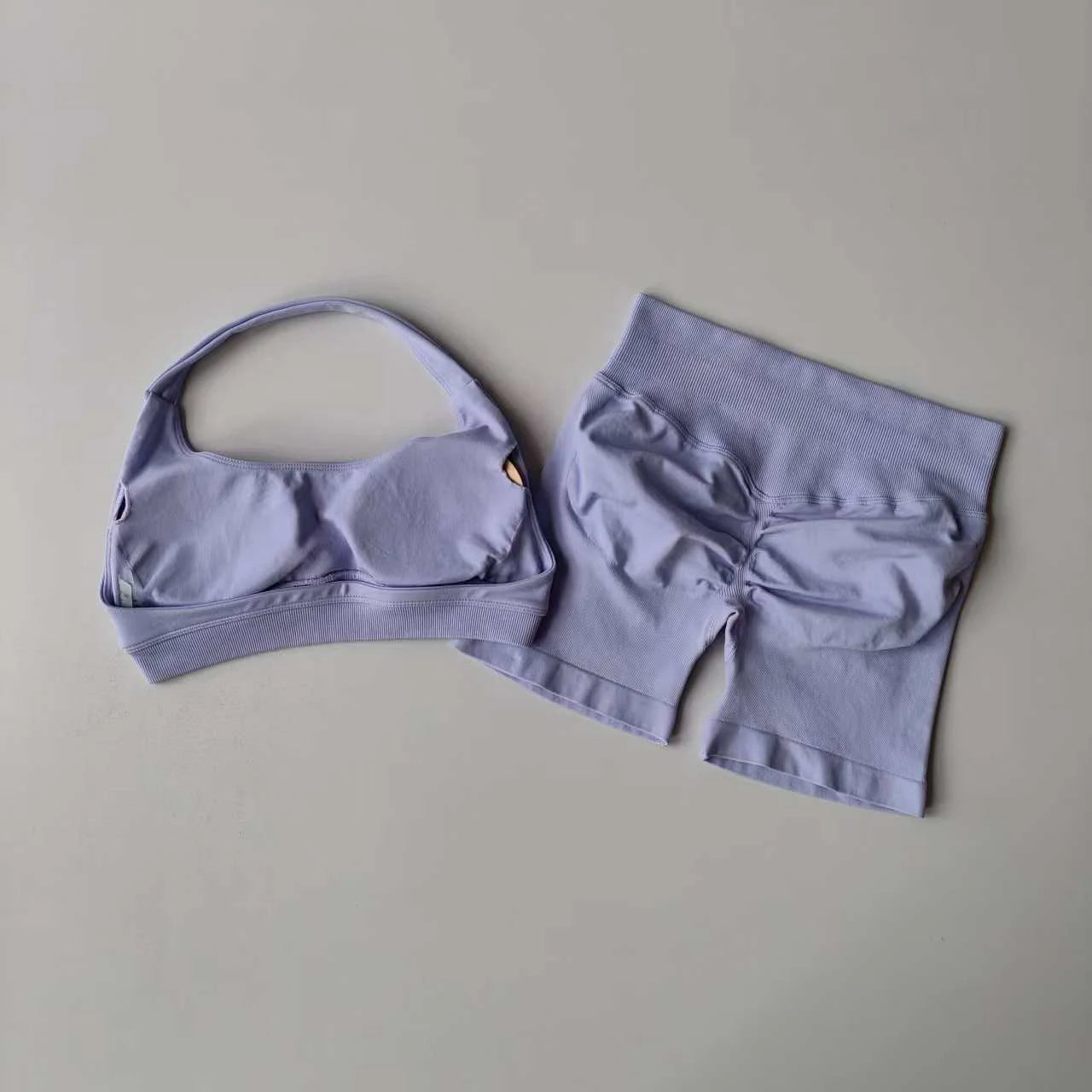 2-Piece Women’s Seamless Yoga Set – Sports Bra & Shorts