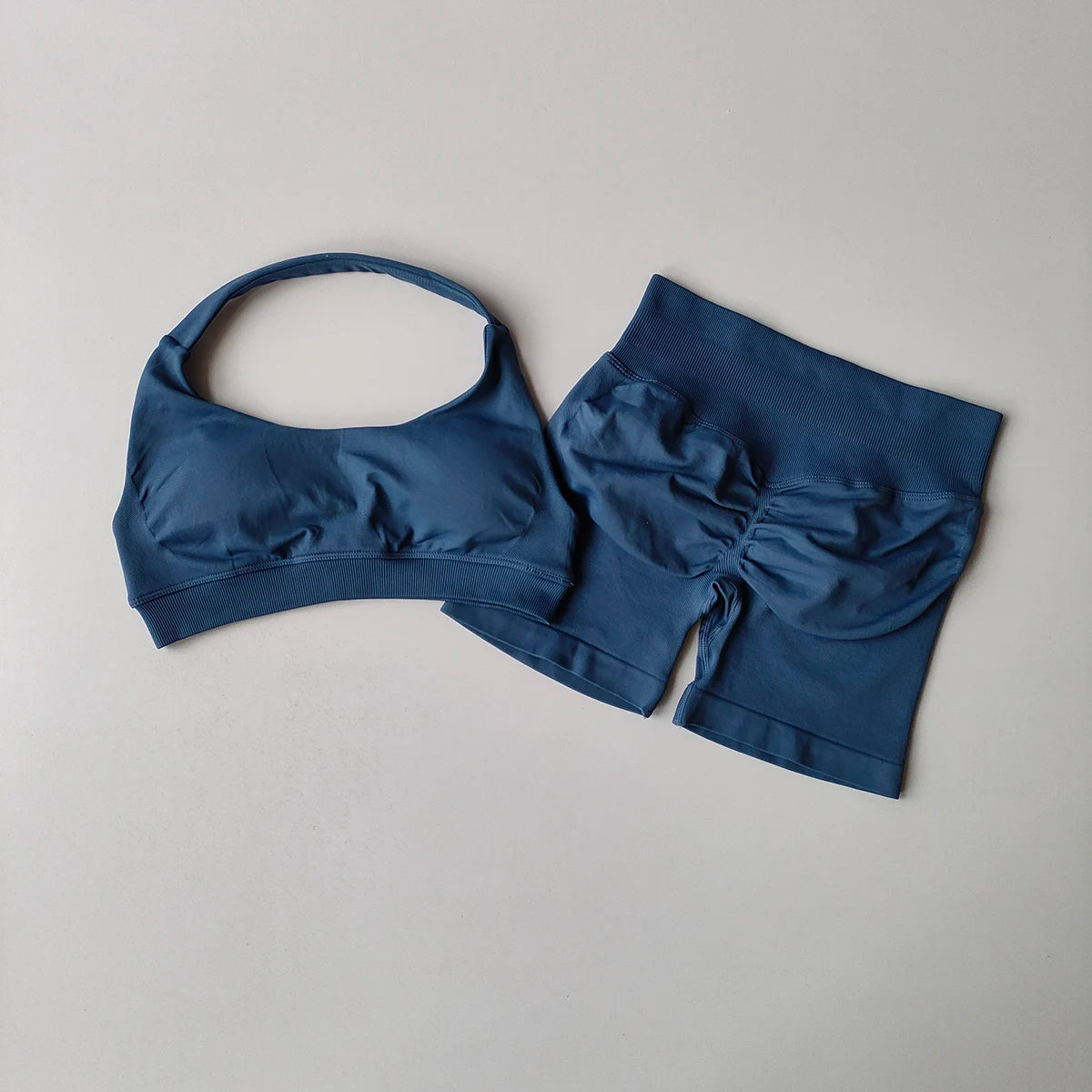 2-Piece Women’s Seamless Yoga Set – Sports Bra & Shorts