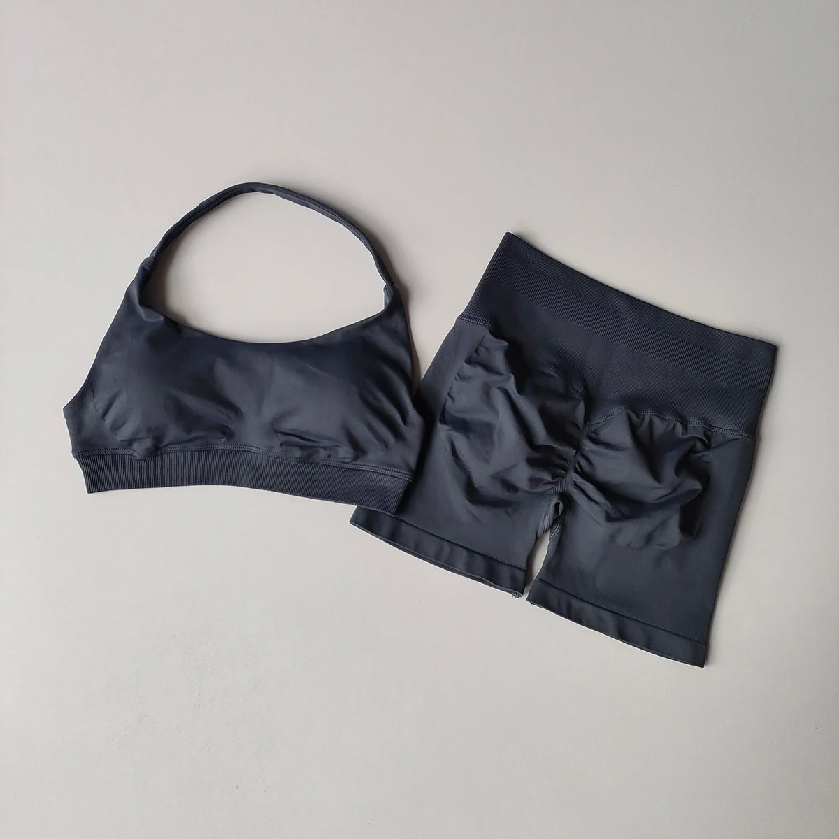 2-Piece Women’s Seamless Yoga Set – Sports Bra & Shorts